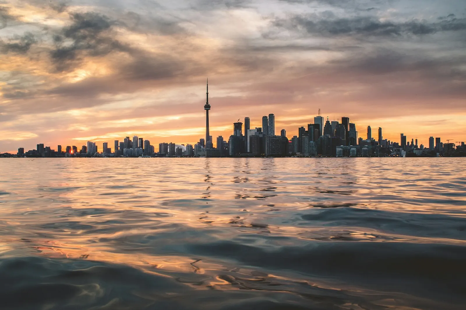 Toronto skyline with the CN Tower at dusk